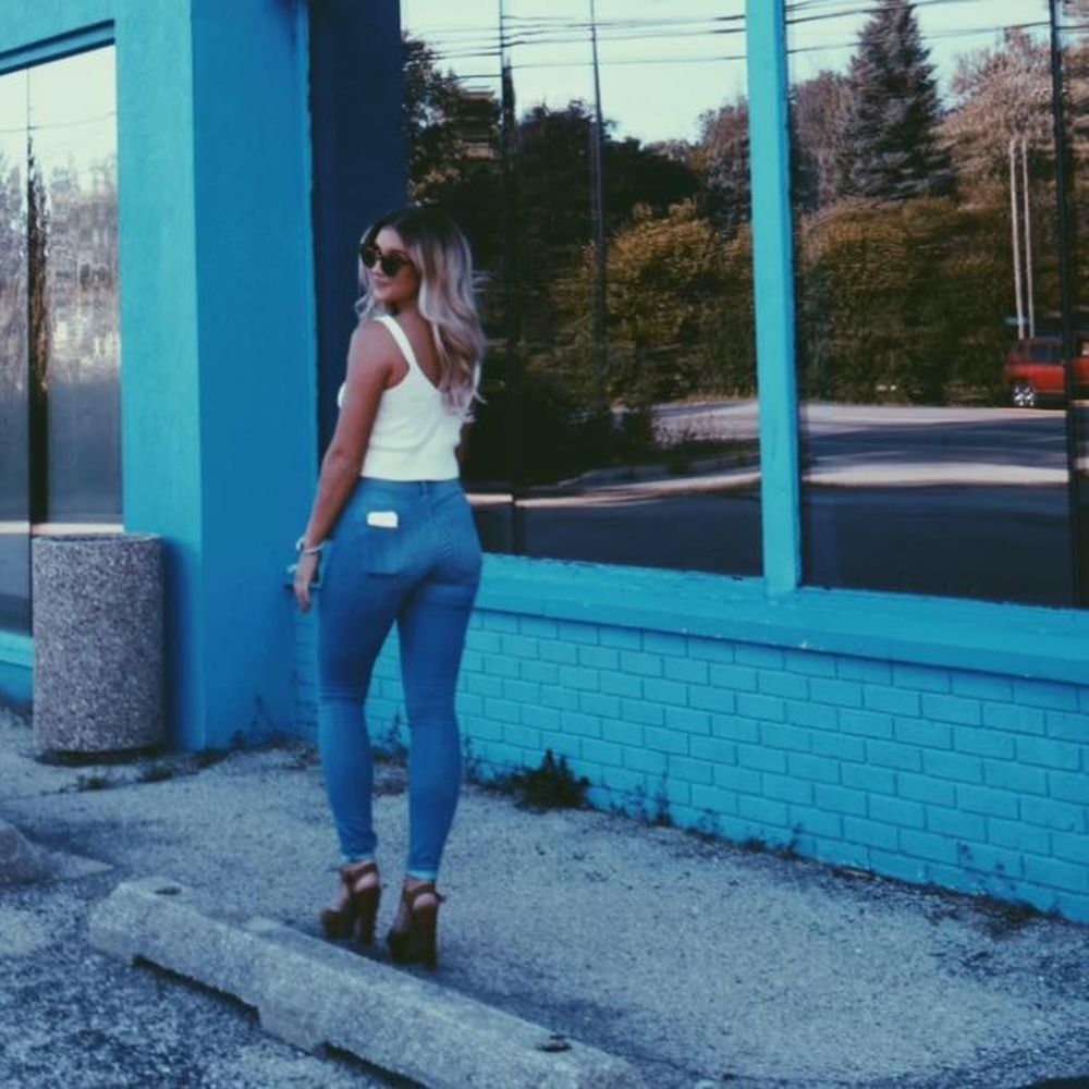 Meet your Posher, Alicia